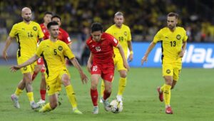 Malaysia đứng thứ 2 bảng B trong khi Việt Nam đứng đầu bảng A
